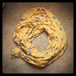 Gray and yellow scarf